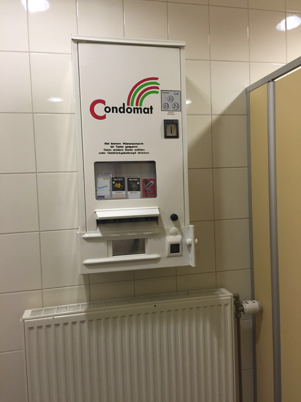 コンドーム バイブ自販機 アウトバーンサービスエリア Nederlanden