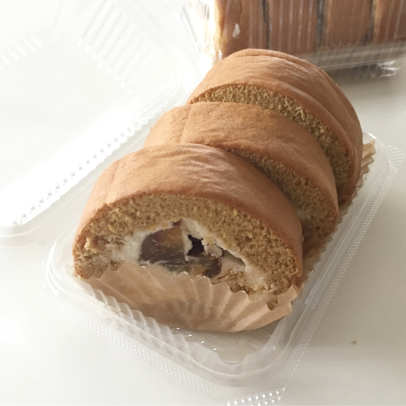 マロンと黒糖のロールケーキ。_b0065587_16505301.jpg