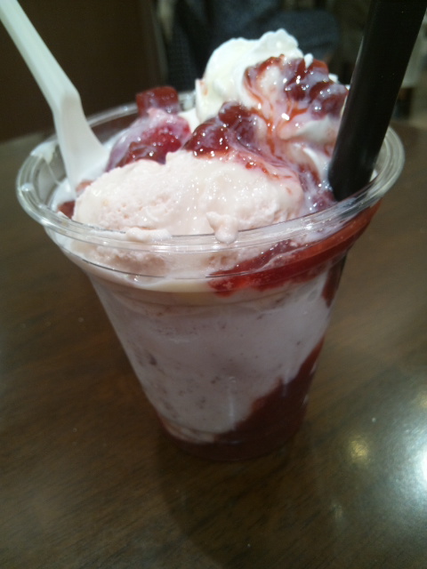 銀のあん 飲むかき氷 いちごあずきミルク_f0076001_2137262.jpg