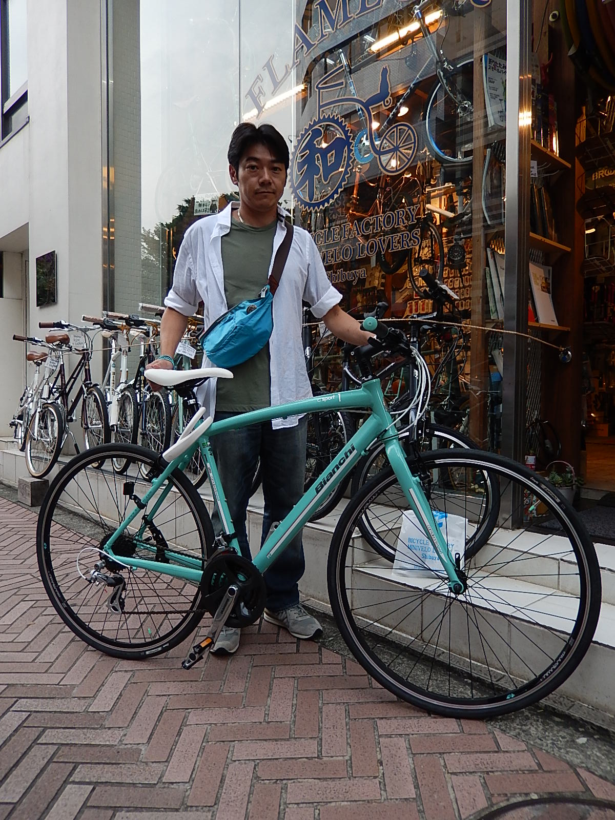 9月17日　渋谷　原宿　の自転車屋　FLAME bike前です_e0188759_19132575.jpg