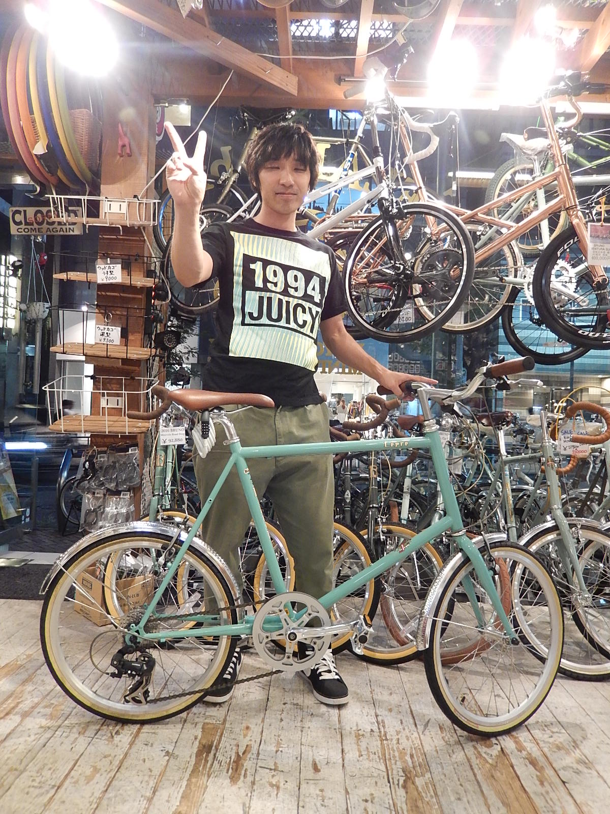 9月17日　渋谷　原宿　の自転車屋　FLAME bike前です_e0188759_1931367.jpg