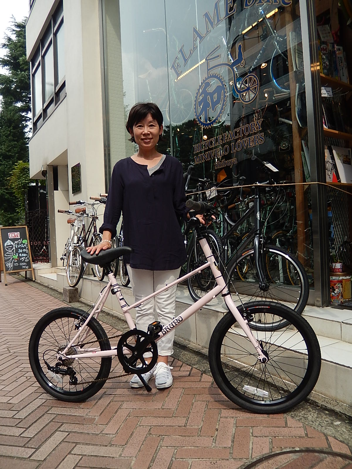 9月17日　渋谷　原宿　の自転車屋　FLAME bike前です_e0188759_1954735.jpg