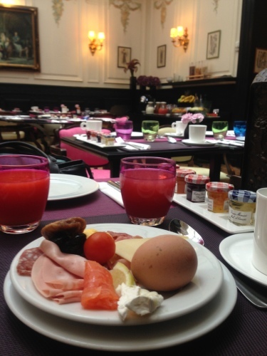 パリのホテルインテリア 朝食ルーム_f0375763_23205373.jpg