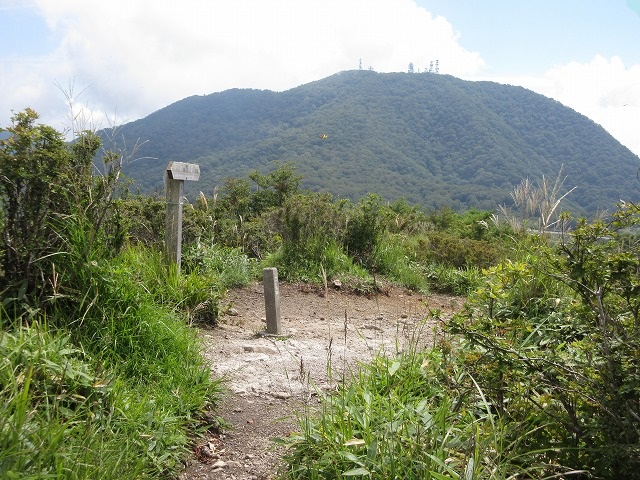 前橋市　赤城山　静かなトレイル鈴ヶ岳　　　　　Suzugatake in Mount Akagi, Gunma_f0308721_21455172.jpg