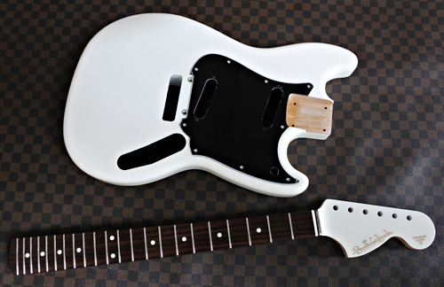 「Guitar × 4種とBass × 1種」の塗装が完了です!_e0053731_17103435.jpg