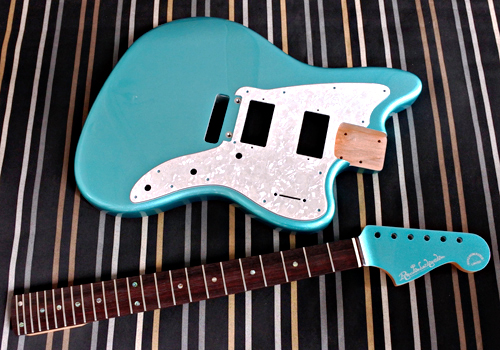 「Guitar × 4種とBass × 1種」の塗装が完了です!_e0053731_17103885.jpg