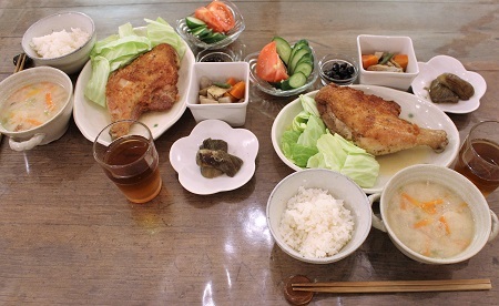 娘の部屋の整理をして...と 骨付鳥_d0249193_10302201.jpg