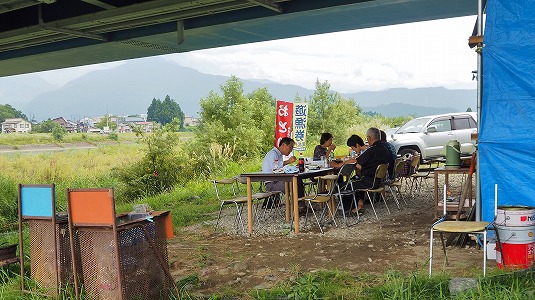 河原で鮎の丸かじり!_c0336902_11122494.jpg