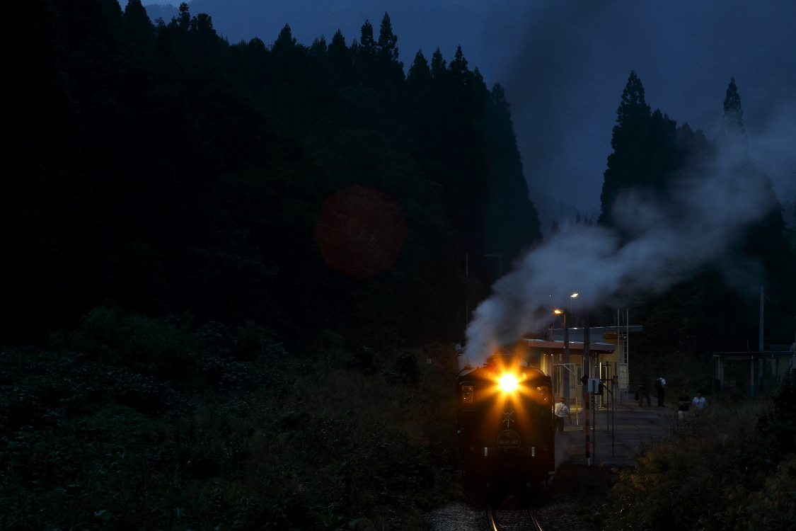 夜の駅　- 2016年秋・磐西 -  _b0190710_1852114.jpg