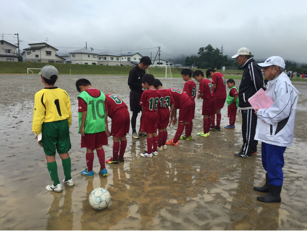 雨の中のリーグ戦…風邪をひかないようにと…(;^_^A_d0101436_23345037.jpg