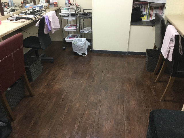 店舗フロアータイル施工_f0031037_19252312.jpg