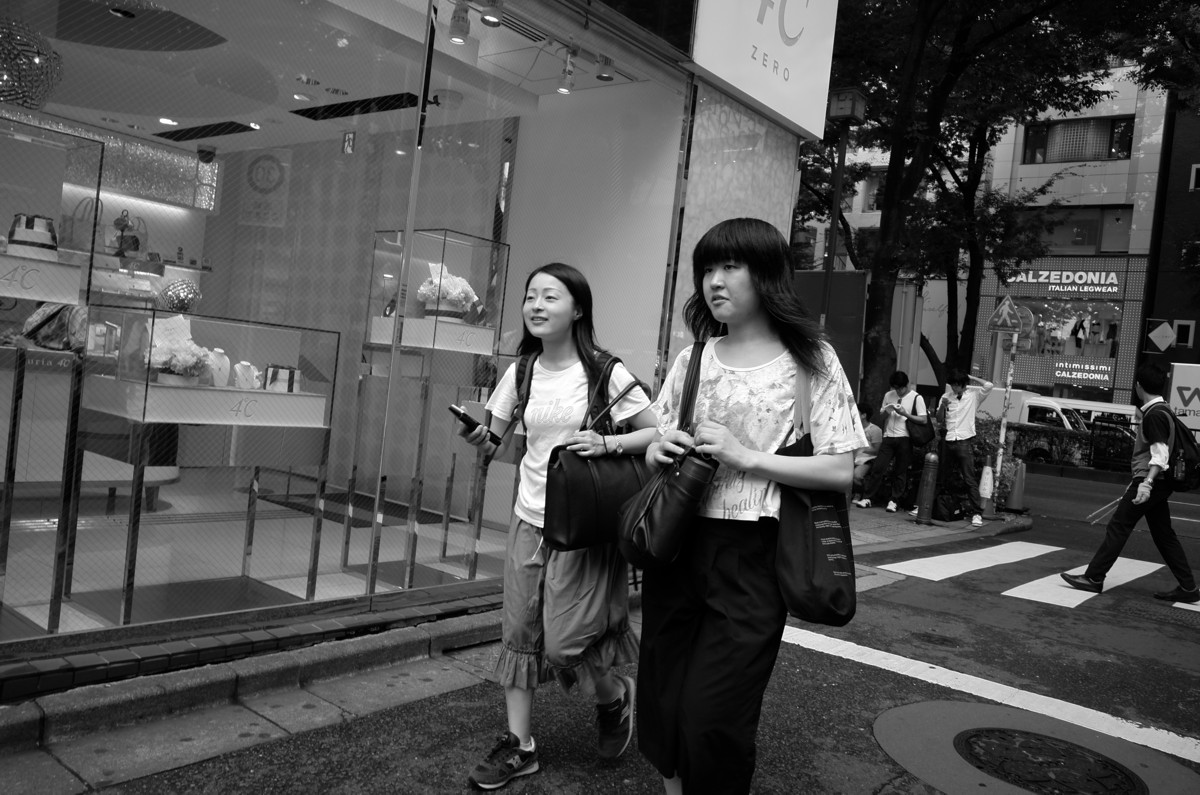 秋雨前線居座りでどん曇りの青山表参道を　－　渋谷区神宮前_c0156404_14194293.jpg