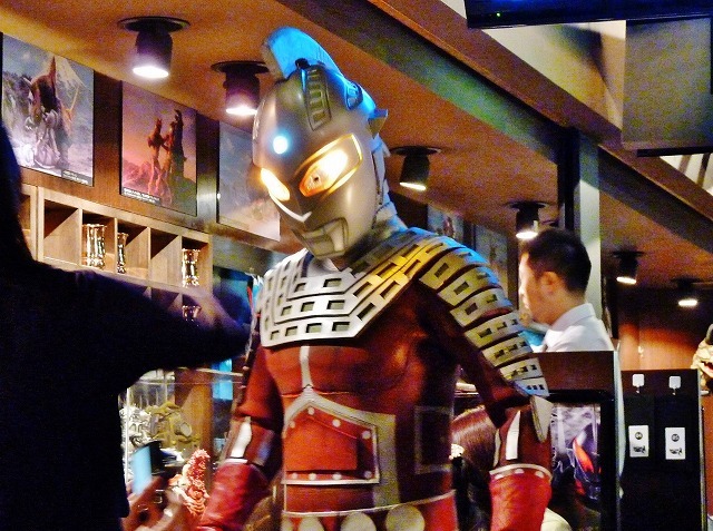 怪獣酒場 子供狂わすニセセブン(前半)_b0166128_10263969.jpg