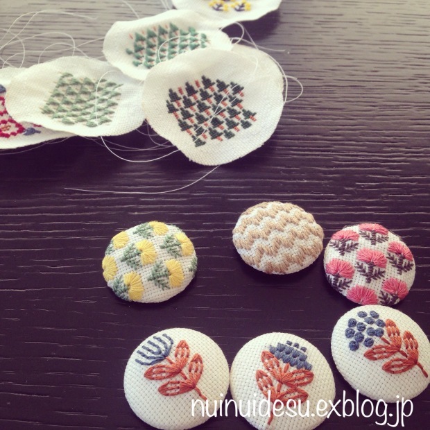 刺繍のくるみボタン ブローチ ブリュッセルで洋裁 手芸教室を検討奮闘中 刺繍のくるみボタン ブローチ ブリュッセルで洋裁 手芸教室を検討奮闘中