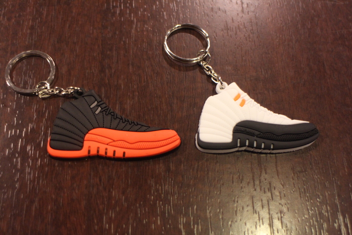 SNEAKER KEY HOLDER_d0148735_1831191.jpg