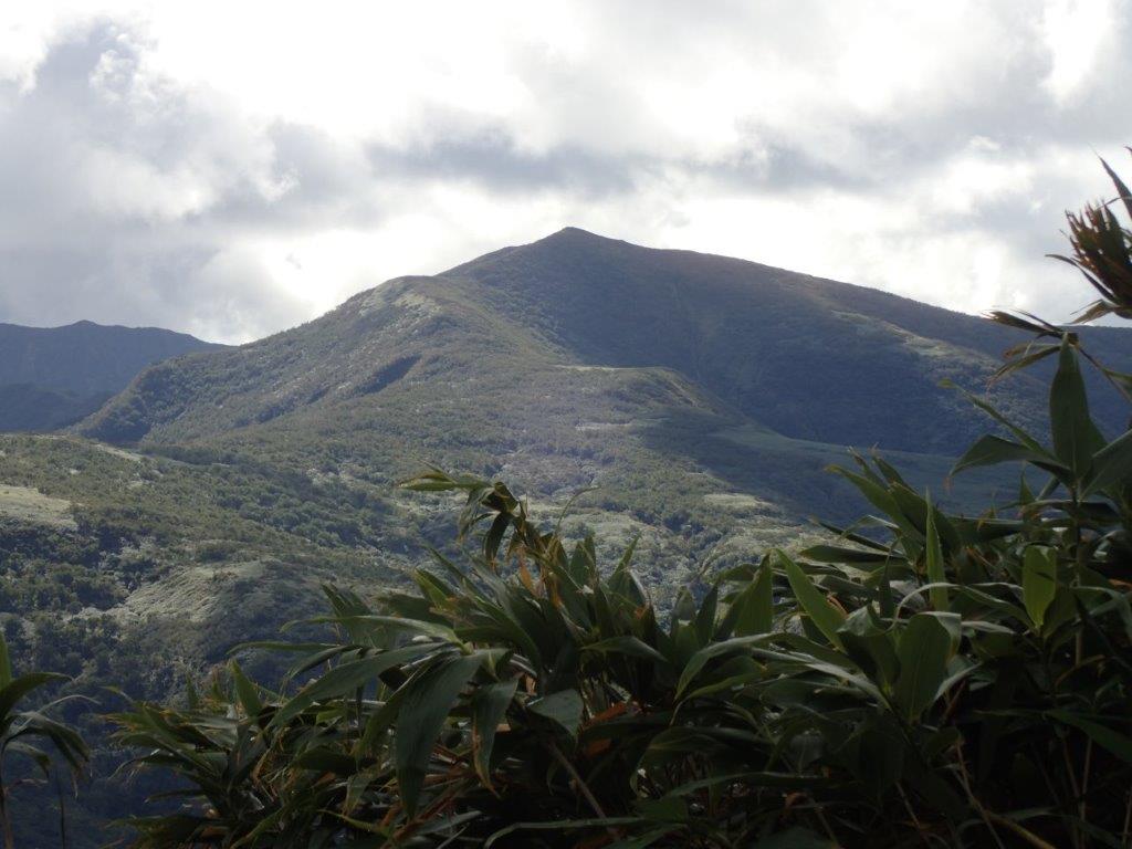 増毛山道「ササ刈り」山行＝①2016年9月16日Ｎ～19日、②10月8日～10日_a0141678_2174614.jpg