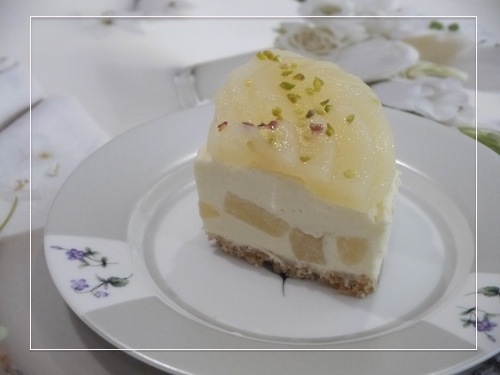 洋梨のレアチーズケーキ Cuisine18 晴れのち晴れ