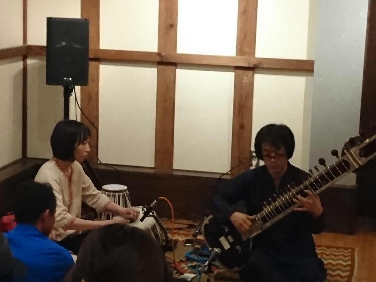 インド音楽ライブ。_e0046190_18505460.jpg