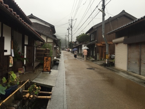雨の 週末だけのまちのみせ  @鹿野_e0115904_03360212.jpg