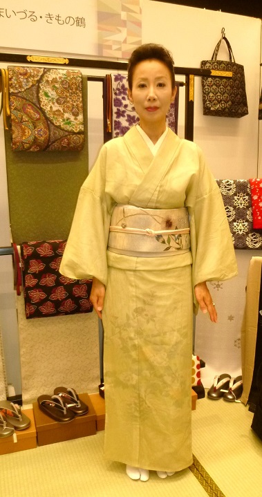 サローネのお客様・紗袷に刺繍の帯・明日の営業時間。_f0181251_1550629.jpg