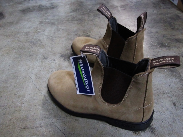 BLUNDSTONE ・・・ SIDE GORE BOOTS 今秋冬より初参戦です(^^♪_d0152280_1071649.jpg