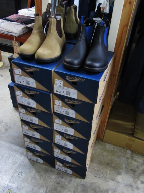 BLUNDSTONE ・・・ SIDE GORE BOOTS 今秋冬より初参戦です(^^♪_d0152280_1081190.jpg