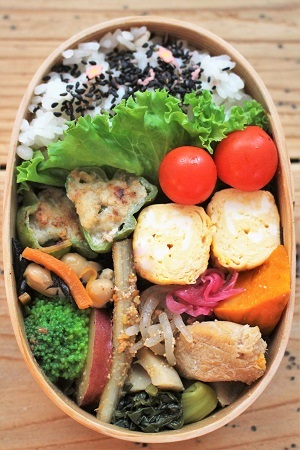 お弁当 と ただそれだけなのにうれしいきもち と おうちごはん _d0249193_12585847.jpg