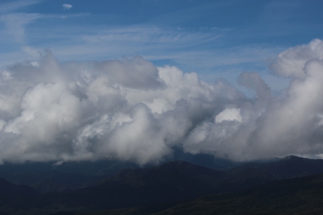 船形連峰　泉ヶ岳　雄山火口_e0239458_18460249.jpg