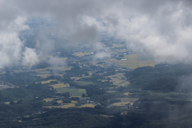 船形連峰　泉ヶ岳　雄山火口_e0239458_18483500.jpg