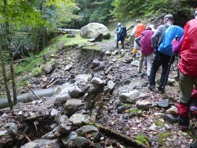 菅林道～天主山は悪路の為、撤退でした。_f0357487_23374760.jpg