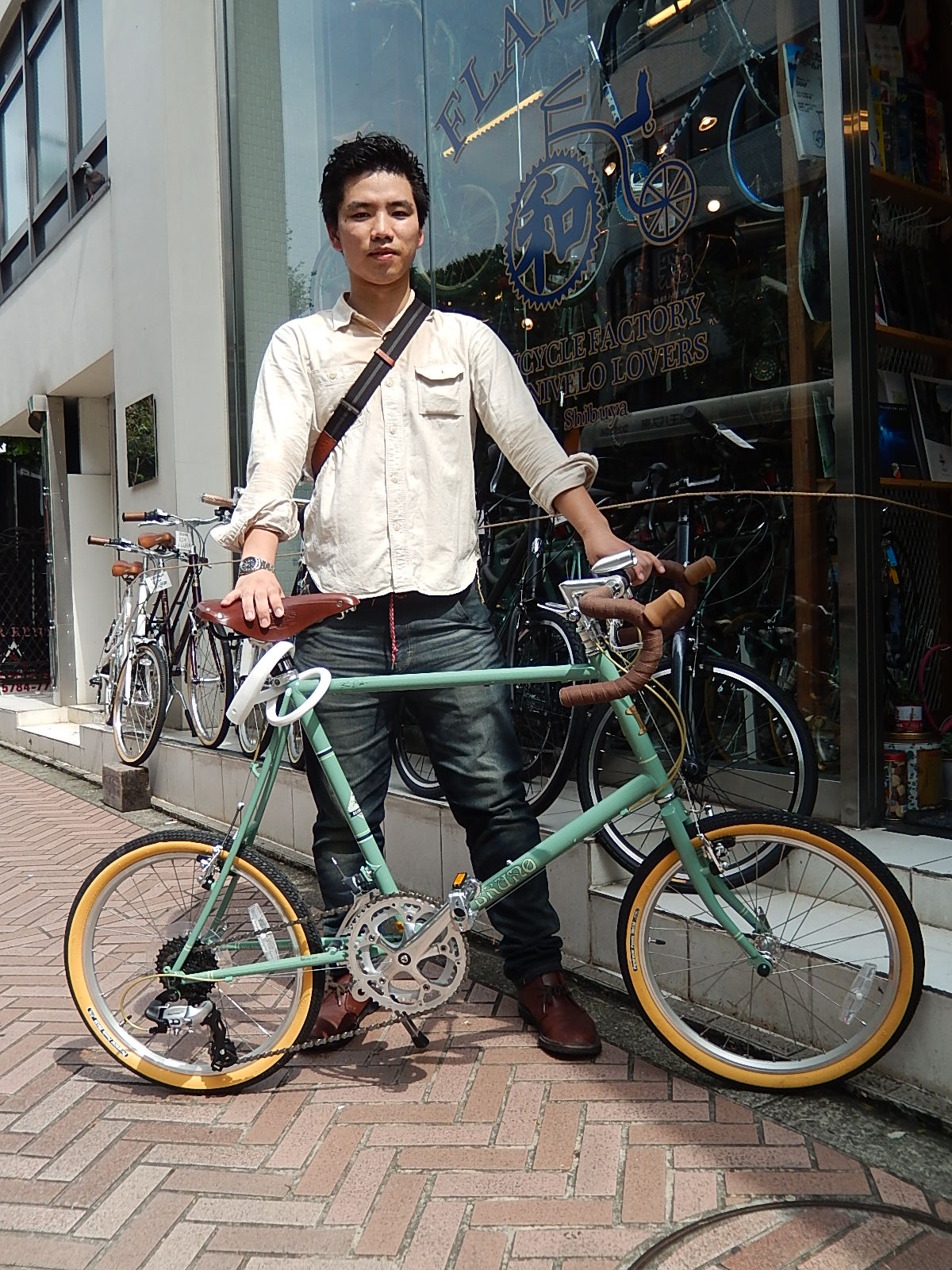 9月25日 渋谷 原宿 の自転車屋 FLAME bike前です_e0188759_18551371.jpg