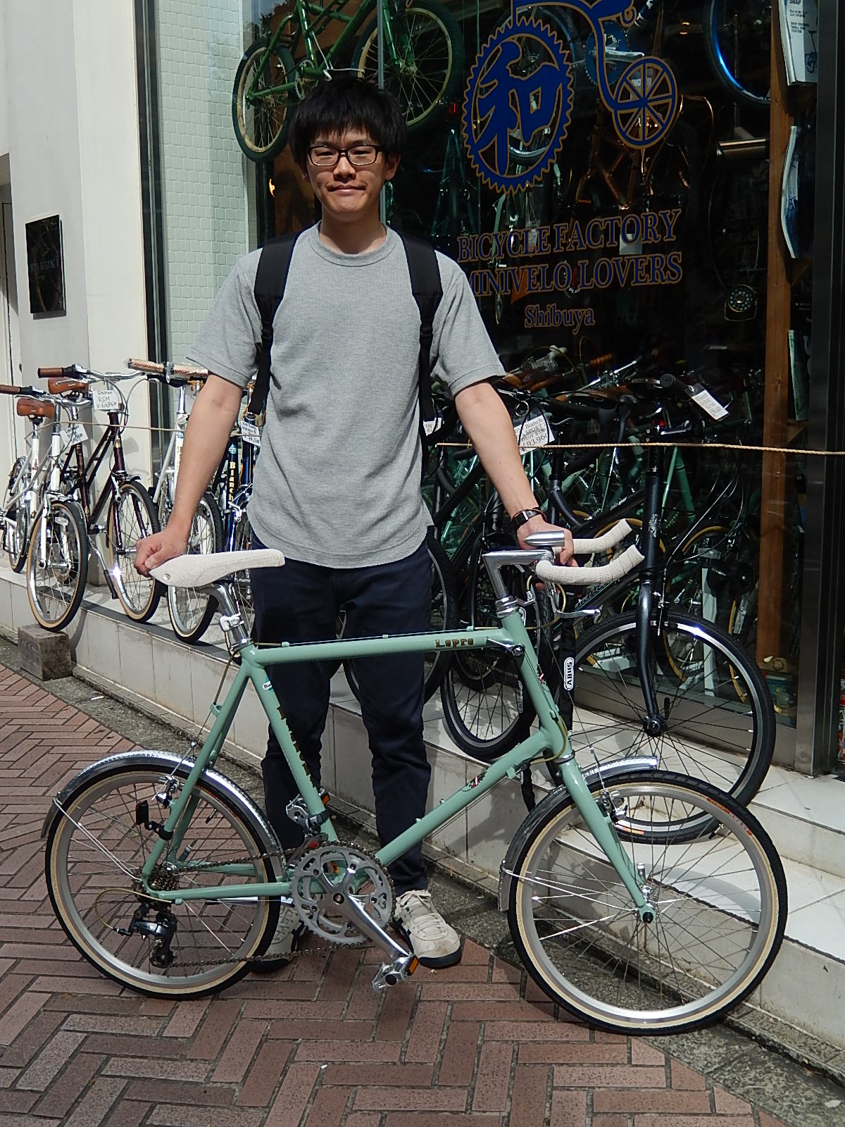 9月25日 渋谷 原宿 の自転車屋 FLAME bike前です_e0188759_18561838.jpg