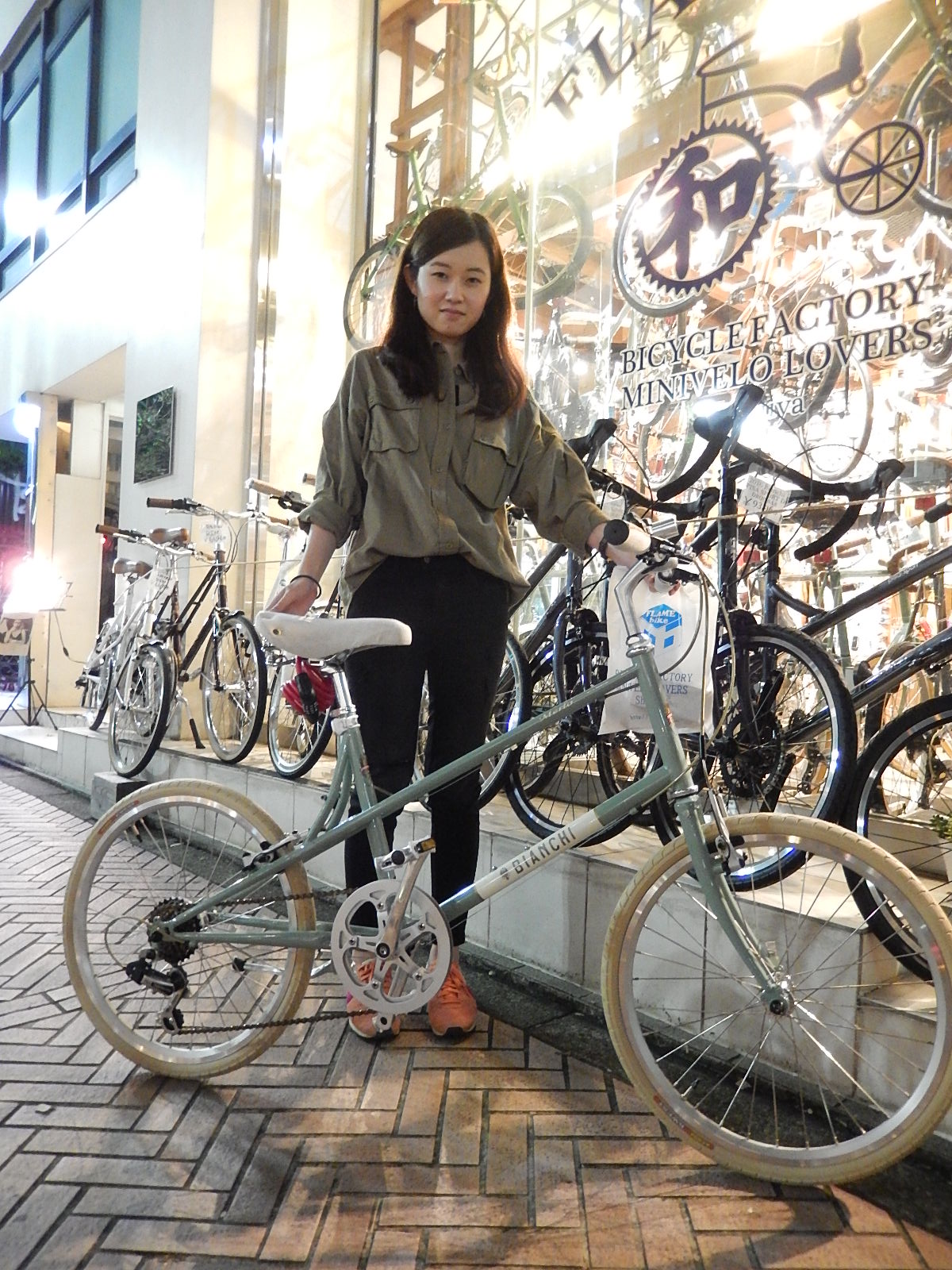 9月25日 渋谷 原宿 の自転車屋 FLAME bike前です_e0188759_1915980.jpg