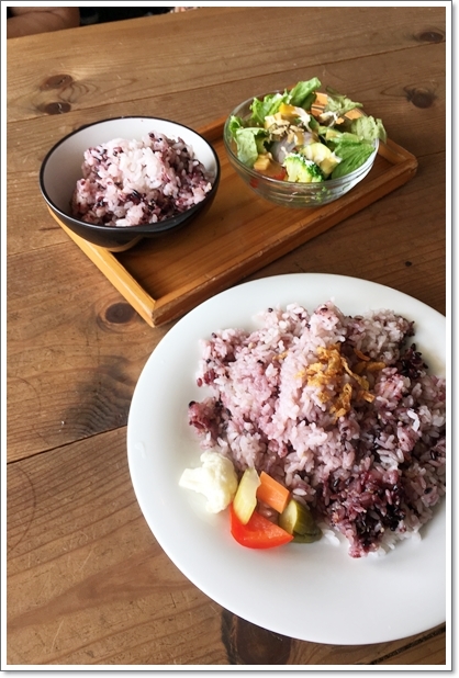 七里ヶ浜店 店内ペットok ダブルドアーズ 海を眺めながらのランチ My Toypoodle 七里ヶ浜店 店内ペットok ダブルドアーズ 海を眺めながらのランチ My Toypoodle
