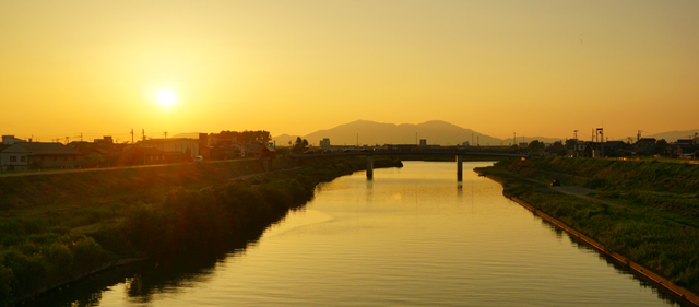 御蔵橋からの夕陽_f0373317_21321435.jpg