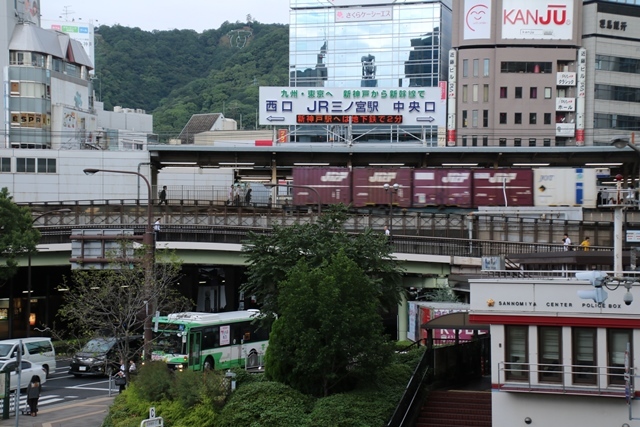 藤田八束の貨物列車写真@③山陽本線神戸「三ノ宮駅」にて・・・「神戸そごう」前から_d0181492_23223024.jpg