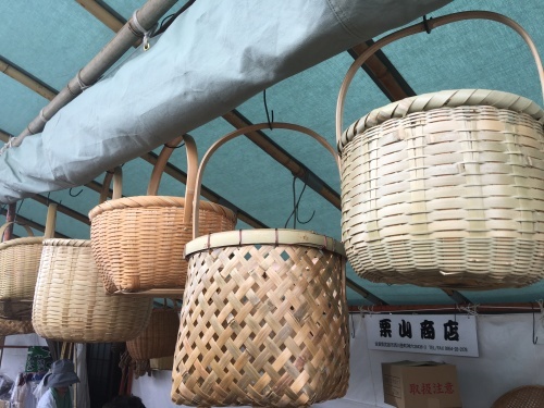 竹ざる竹かごをもとめてソウケ市 カフェハウスの暮らし