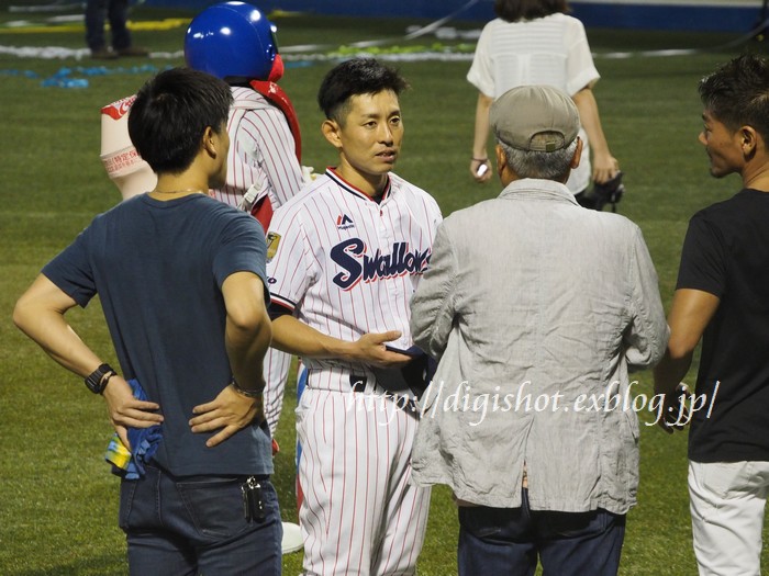 【9/28神宮観戦】森岡良介選手、涙の最終打席＆胴上げほかフォト_e0222575_12877.jpg