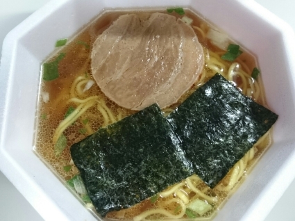 9/29夜勤食 日清ラ王背脂コク醤油 + サラダチキン柚子胡椒味_b0042308_06404274.jpg