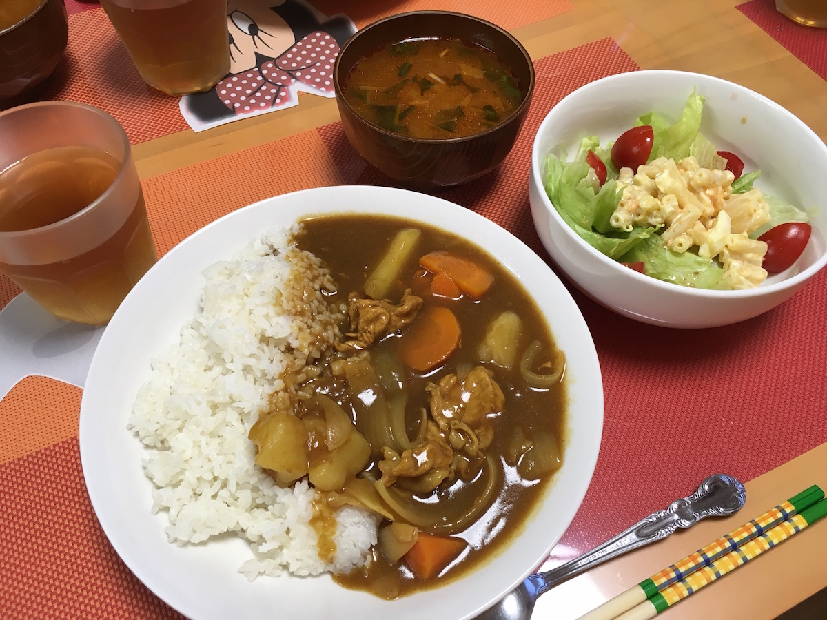 あじさい荘 夕食 カレーライス サラダ ミネストローネ 今日の献立