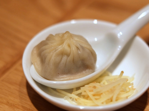 「アトレ恵比寿 鼎泰豊(ディンタイフォン)20周年限定 松茸の小籠包、フカヒレ姿あんかけ麺」_a0000029_134342.jpg