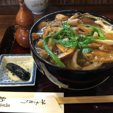 関市が全国に誇るお蕎麦屋さん助六さんの「天然きのこそば」。平成28年もはじまりましたよ〜！_a0026530_12221852.jpg