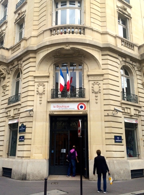パリ土産の新名所?! フランス国民議会のグッズショップ 〜 La Boutique de l\'Assemblée Nationale_a0231632_22203019.jpg