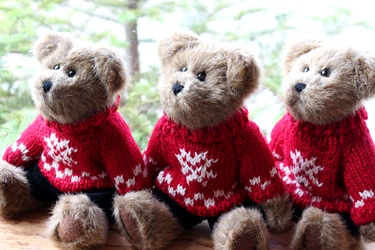 スノーフレークの編み込みセーターのBoyds Bear_f0161543_1654727.jpg
