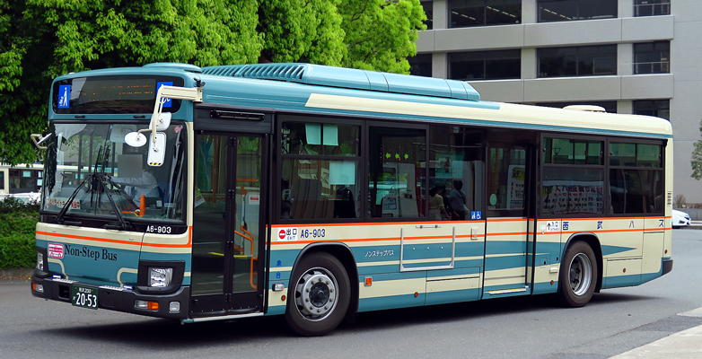 西武バス QDG-LV290N1 右給油 その1 : 研究所第二車庫 西武バス QDG-LV290N1 右給油 その1 : 研究所第二車庫