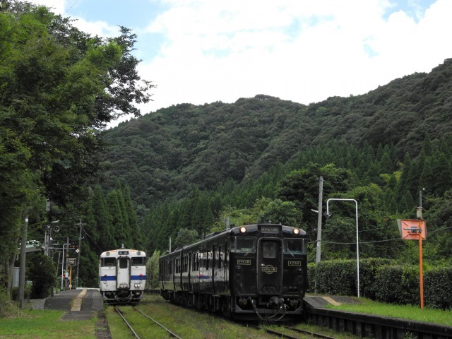 表木山駅_d0346321_09253120.jpg