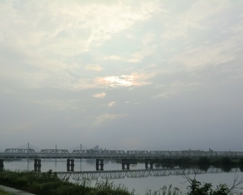 今朝の淀川風景　_b0176192_1013718.jpg