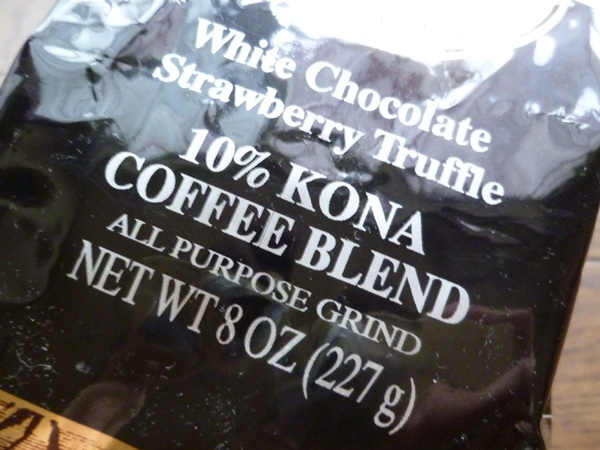 ROYAL KONA COFFEE White Chocolate Strawberry Truffle 10% KONA COFFEE BLEND 8oz_c0152767_21215224.jpg