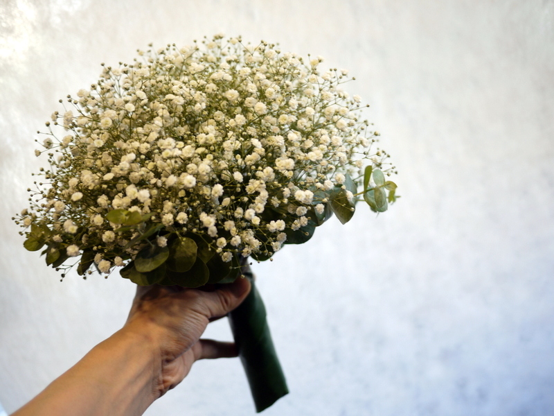 かすみ草のブライダルブーケ等 ホテルモントレエーデルホフでのご結婚披露宴へお届け 札幌 花屋 Mell Flowers