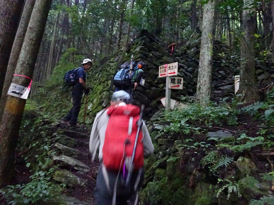 西之川～天柱石～石鎚山　三の鎖で滑落死亡事故_b0124306_14263016.jpg